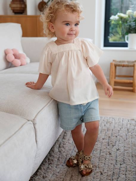 A relevant stock photo of baby blusen in a typical setting.