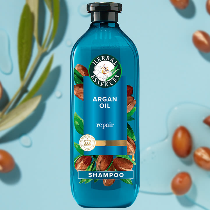 A relevant stock photo of champú argan oil in a typical setting.