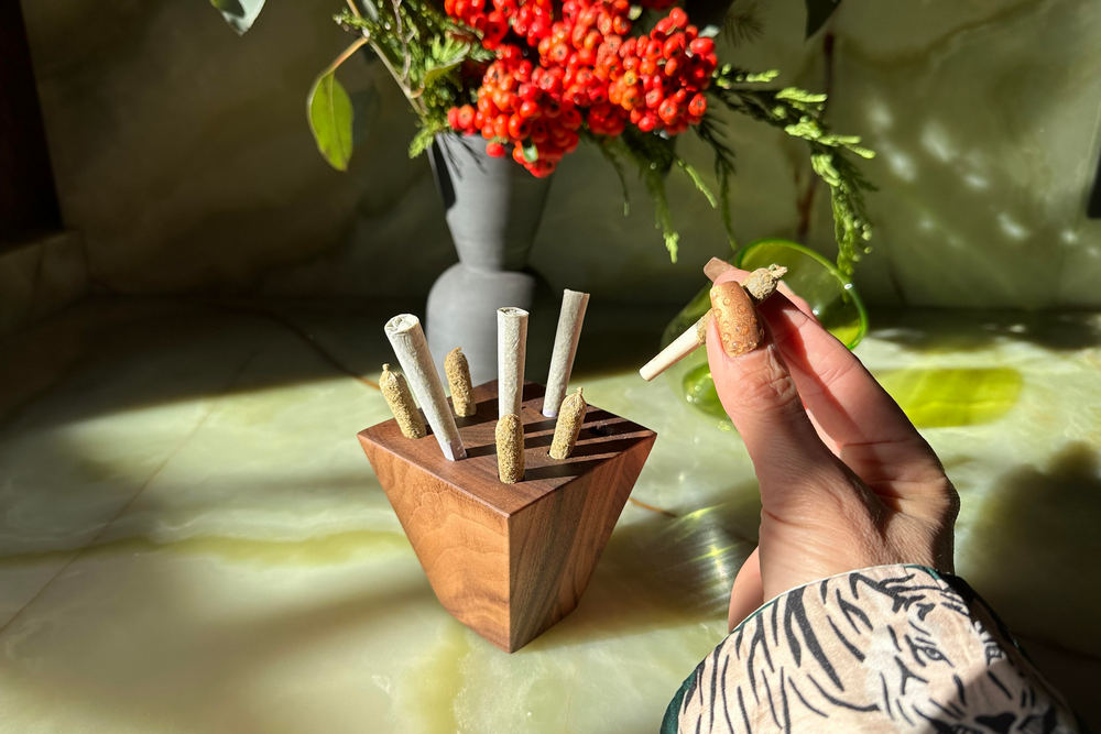 A relevant stock photo of joint holder in a typical setting.