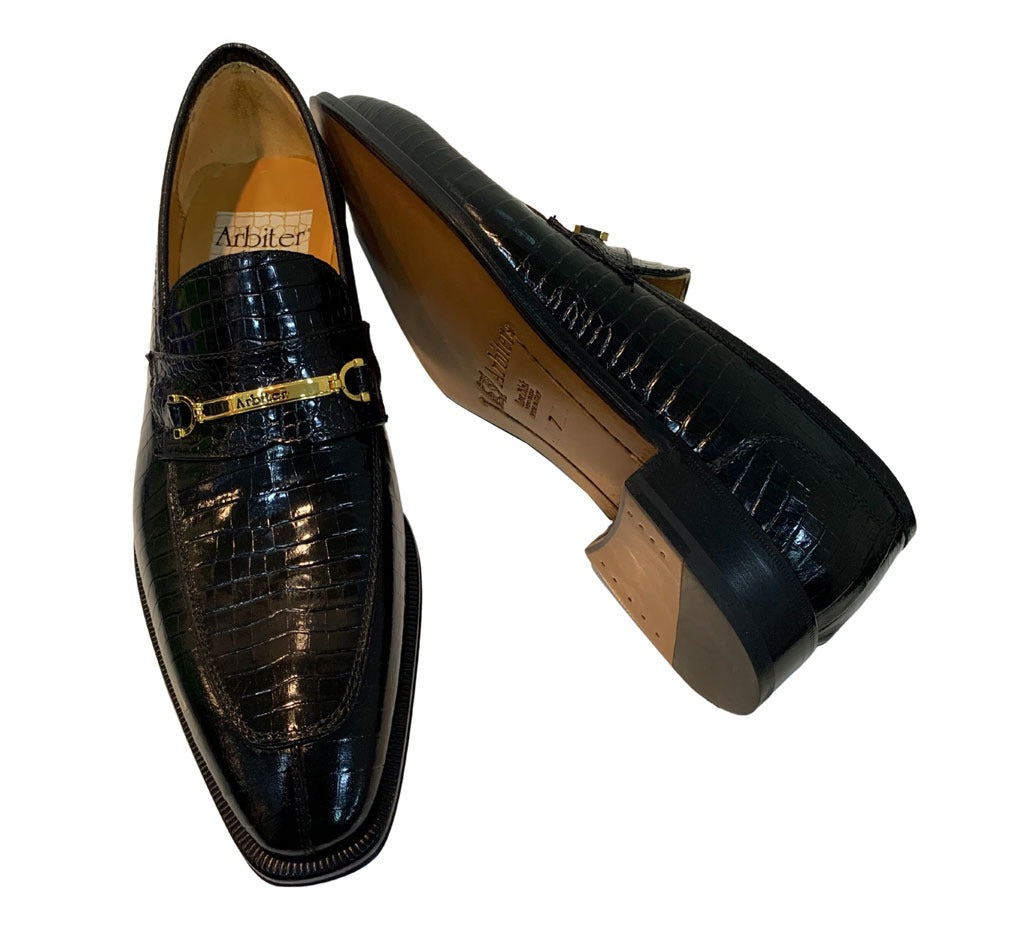 A relevant stock photo of shoes arbiter in a typical setting.