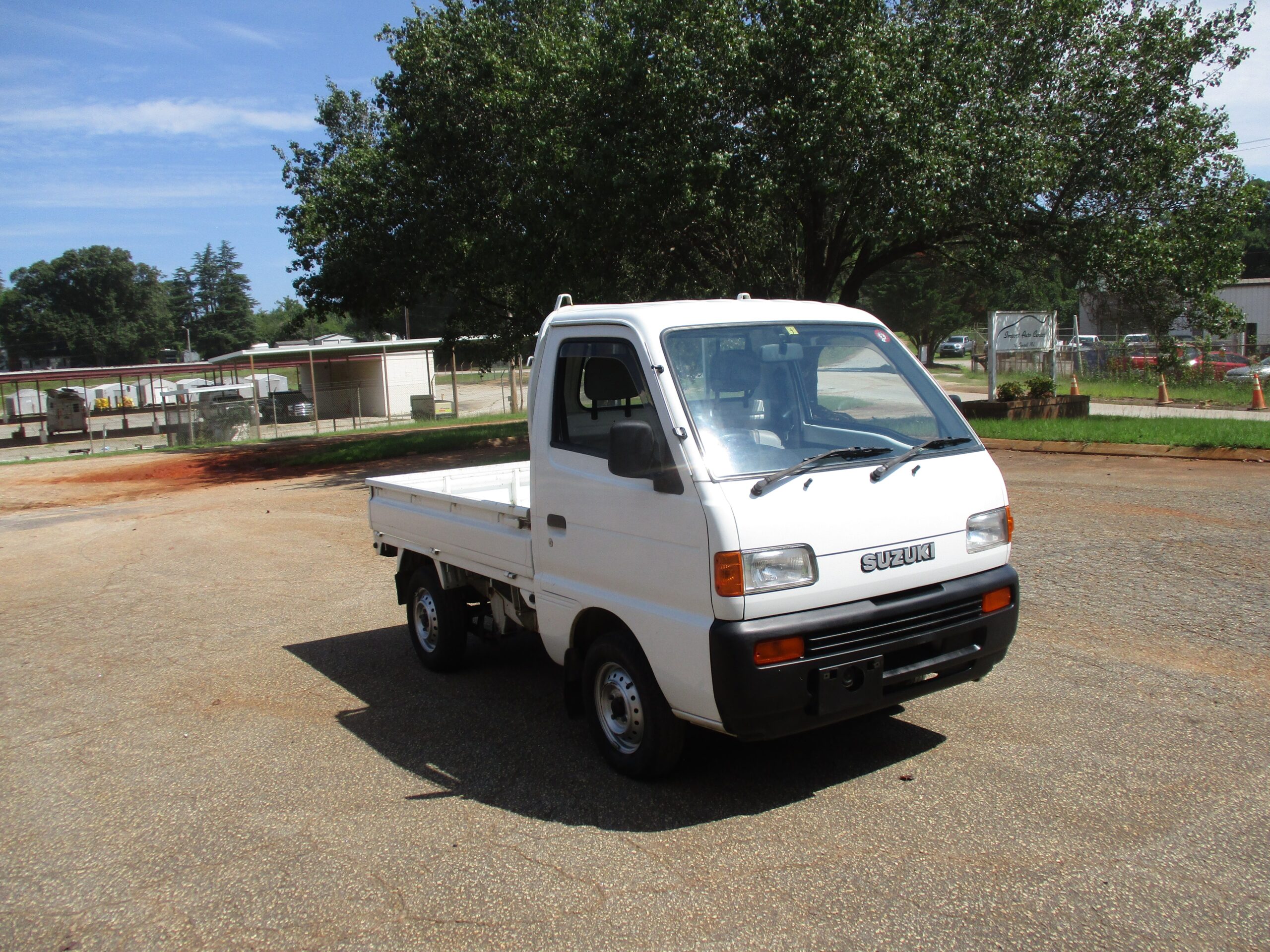 A relevant stock photo of suzuki suzuki carry in a typical setting.